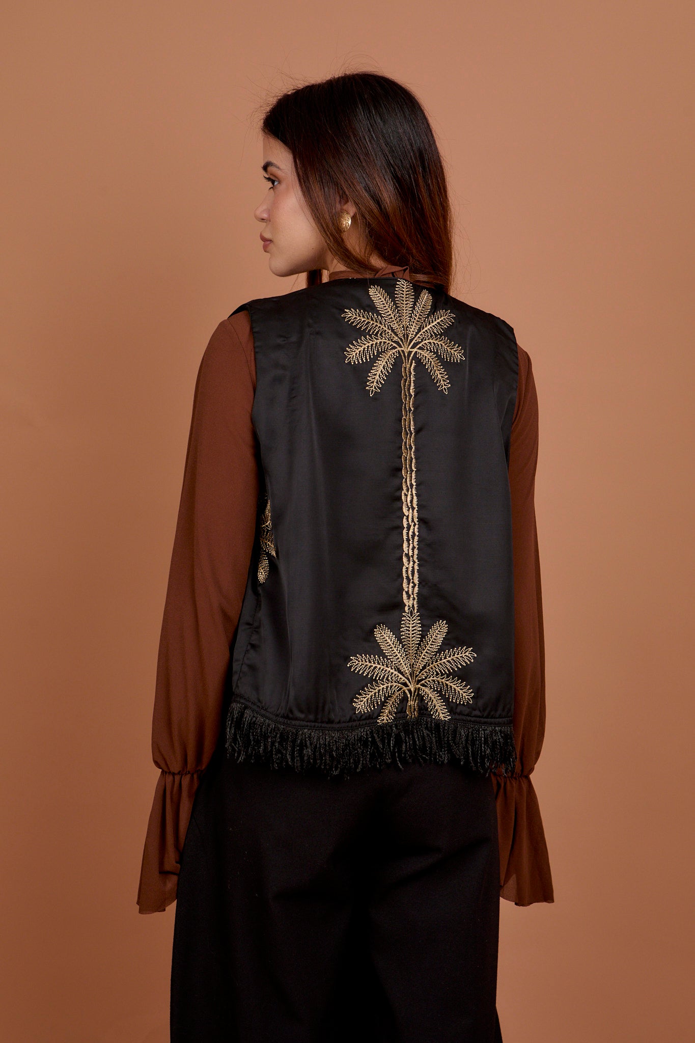 Black palm vest