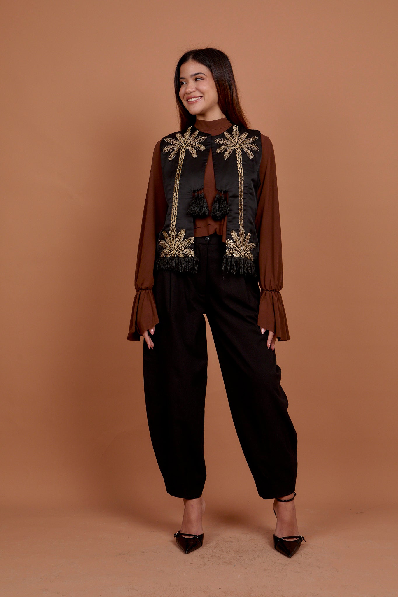Black palm vest