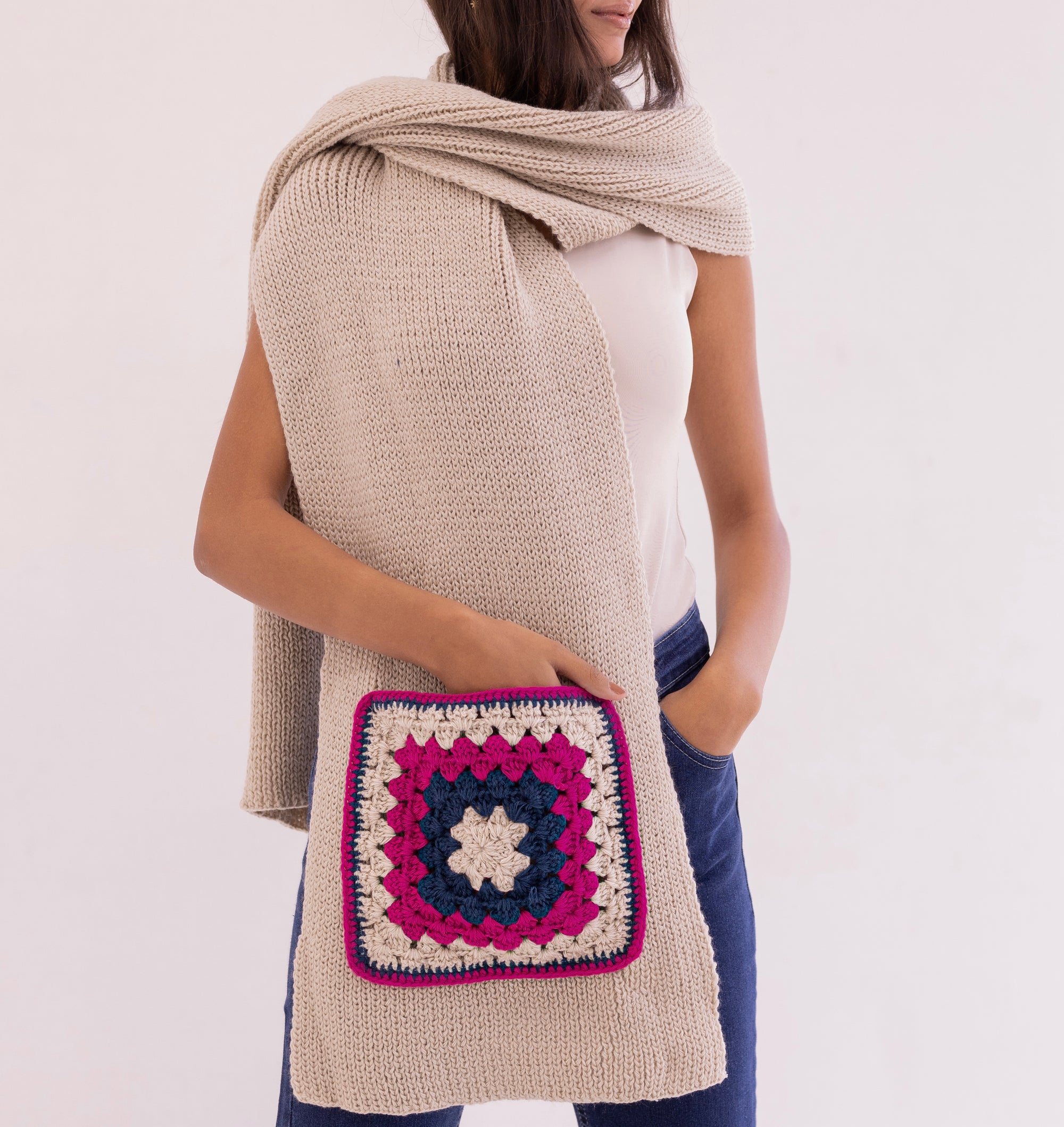 Handmade knit pocket scarf - Beige