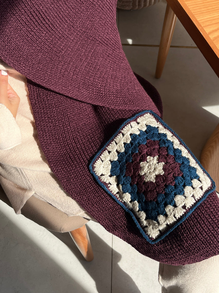 Handmade knit pocket scarf - Burgundy