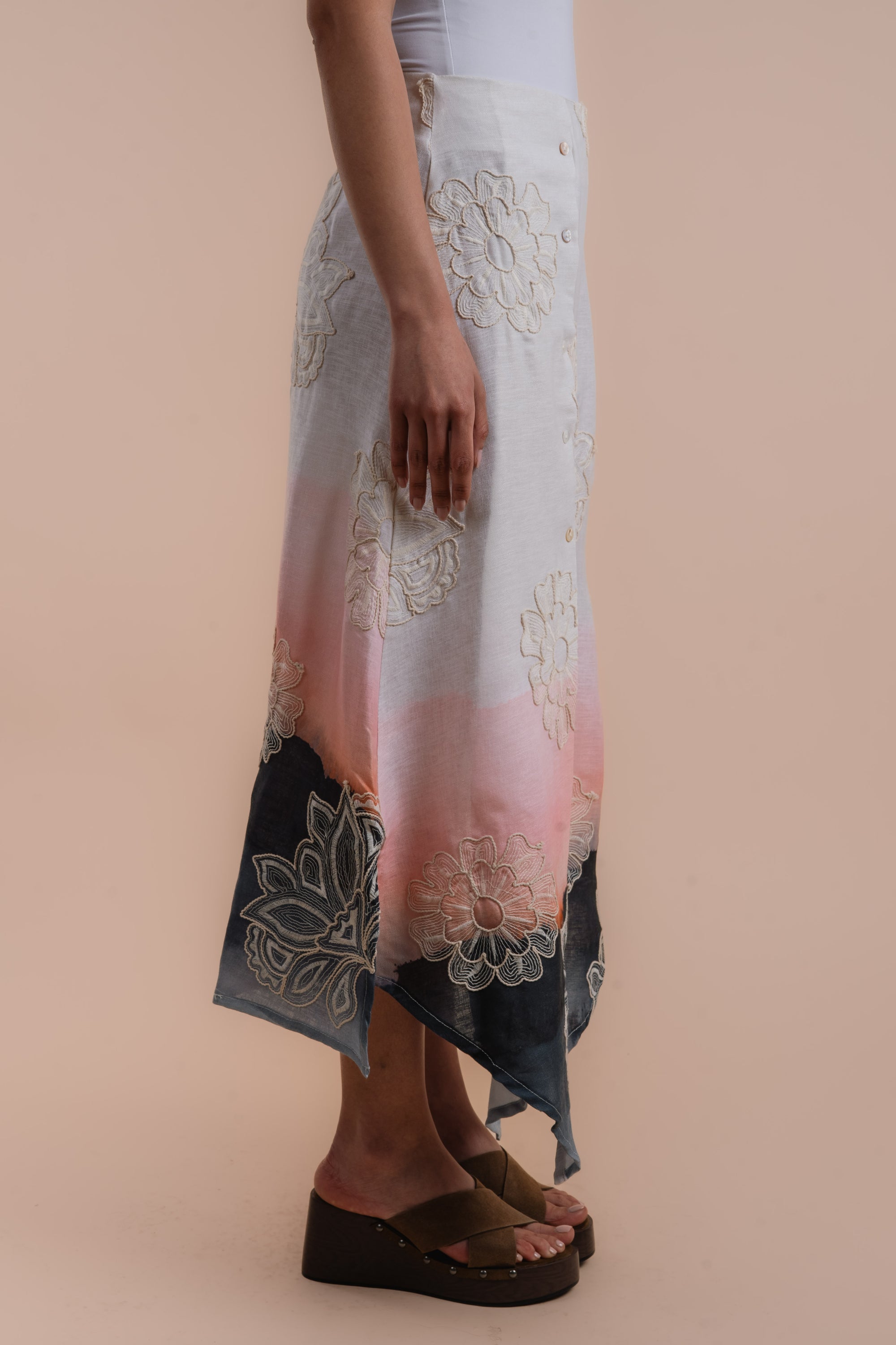 Grading white/pink skirt embro