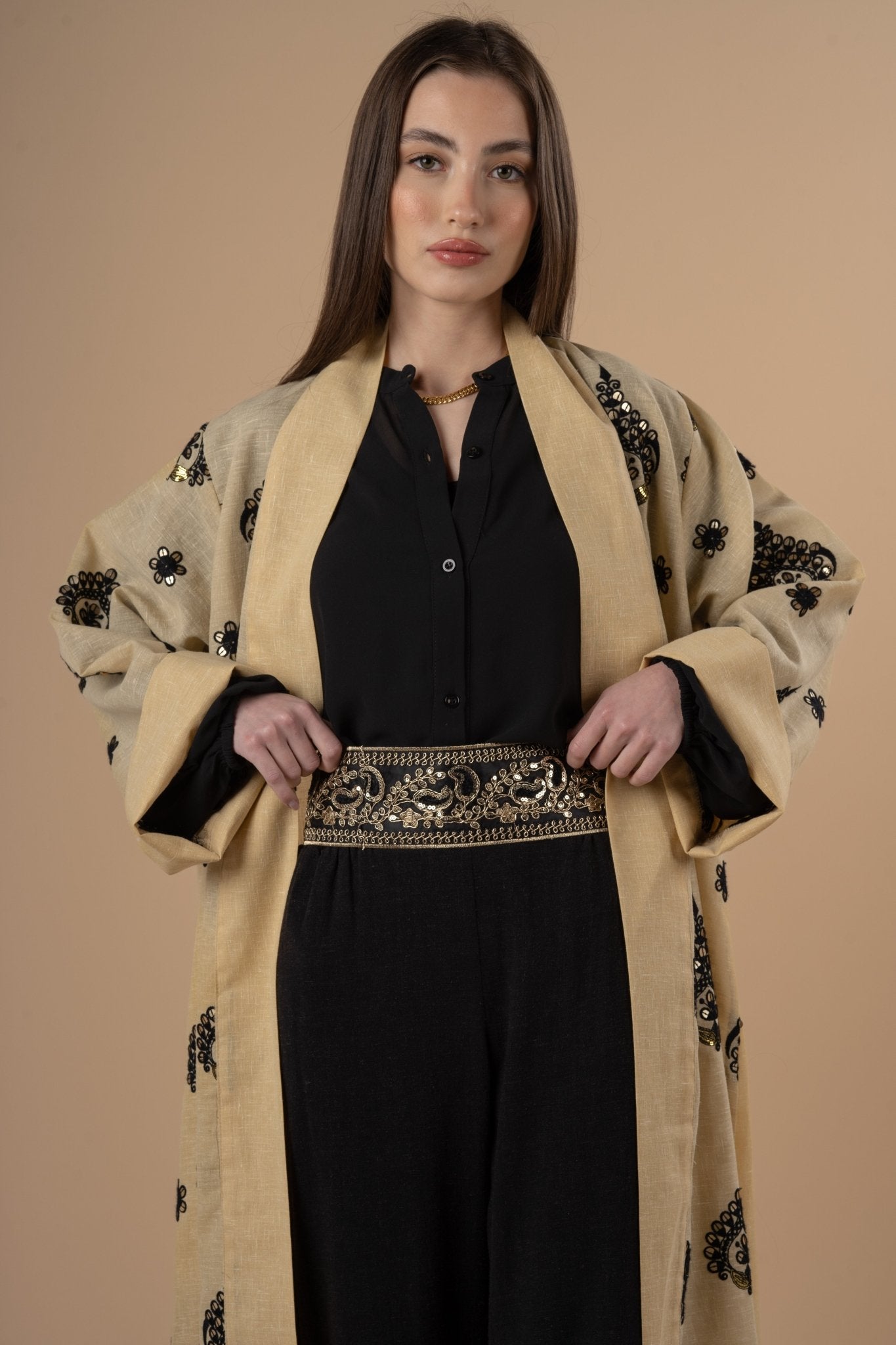 Beige Embro applique kaftan - nahlaelalfydesigns