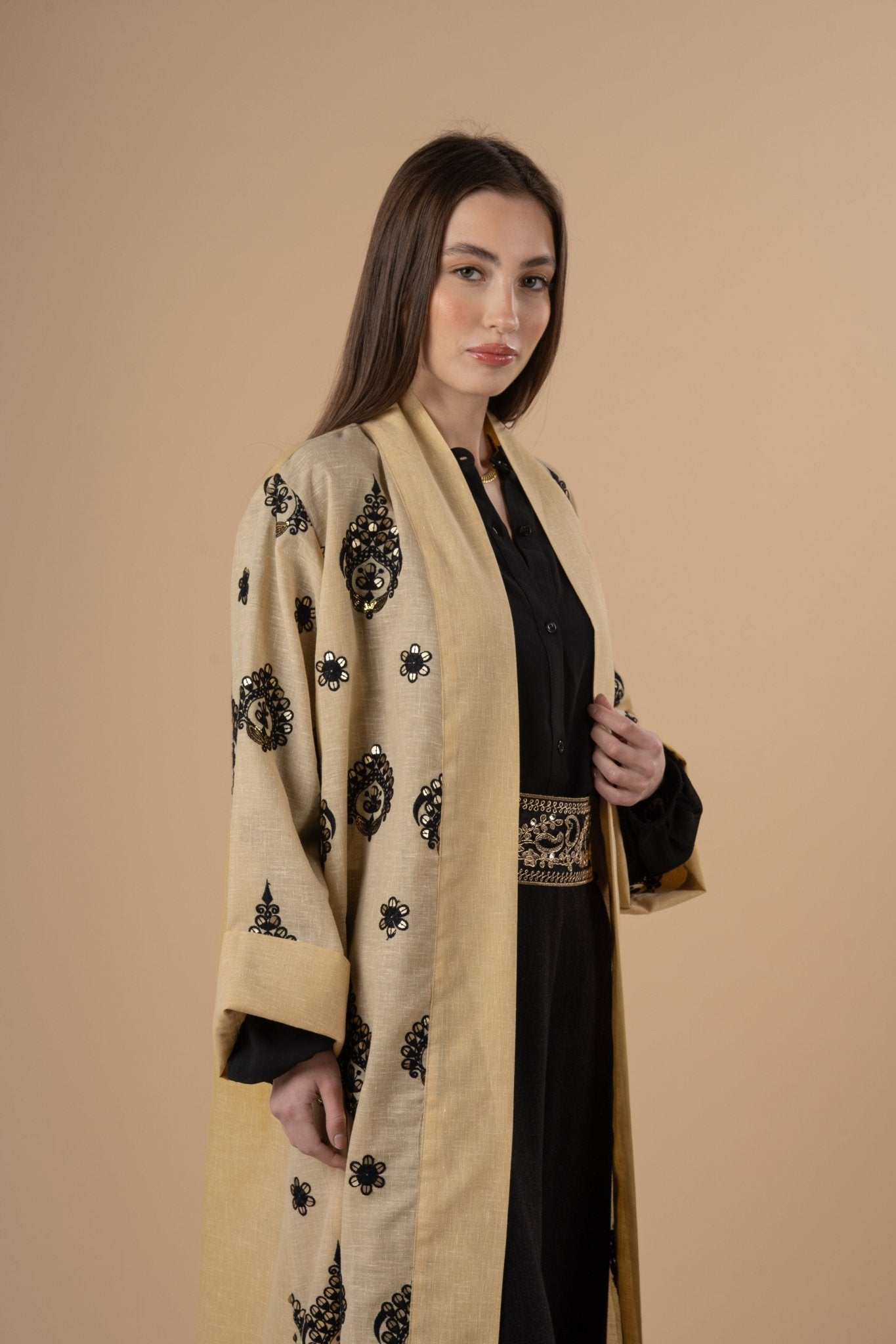 Beige Embro applique kaftan - nahlaelalfydesigns