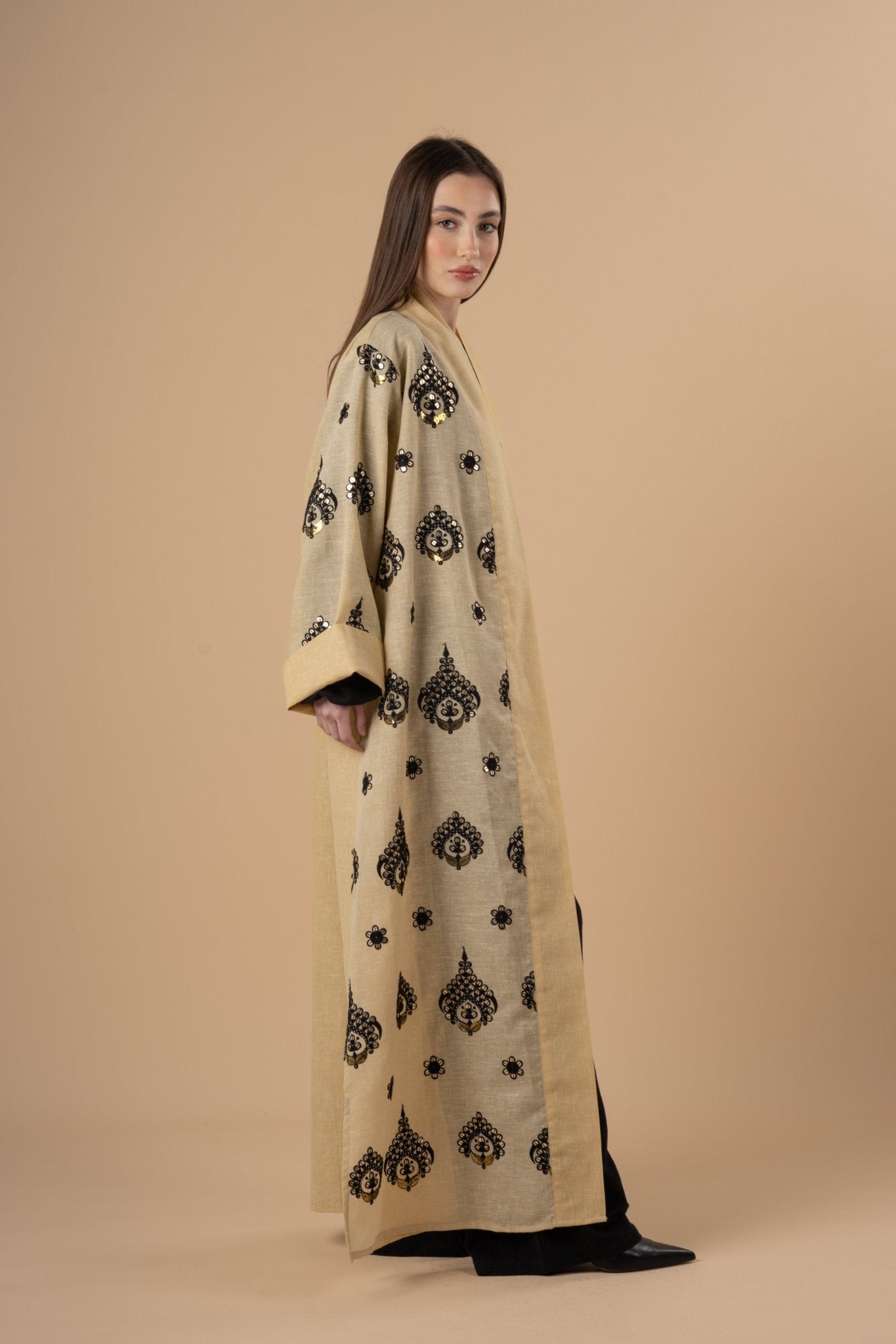 Beige Embro applique kaftan - nahlaelalfydesigns