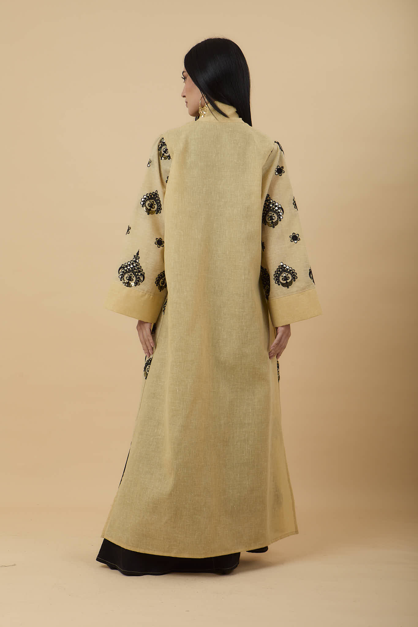 Beige Embro applique kaftan - nahlaelalfydesigns