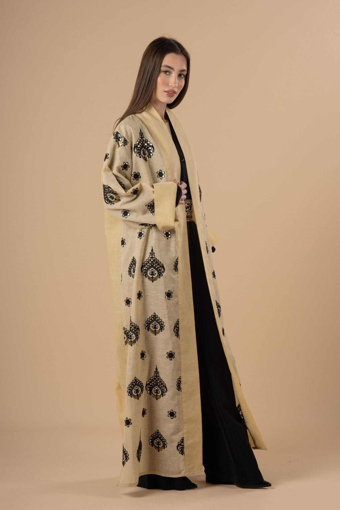 Beige Embro applique kaftan - nahlaelalfydesigns