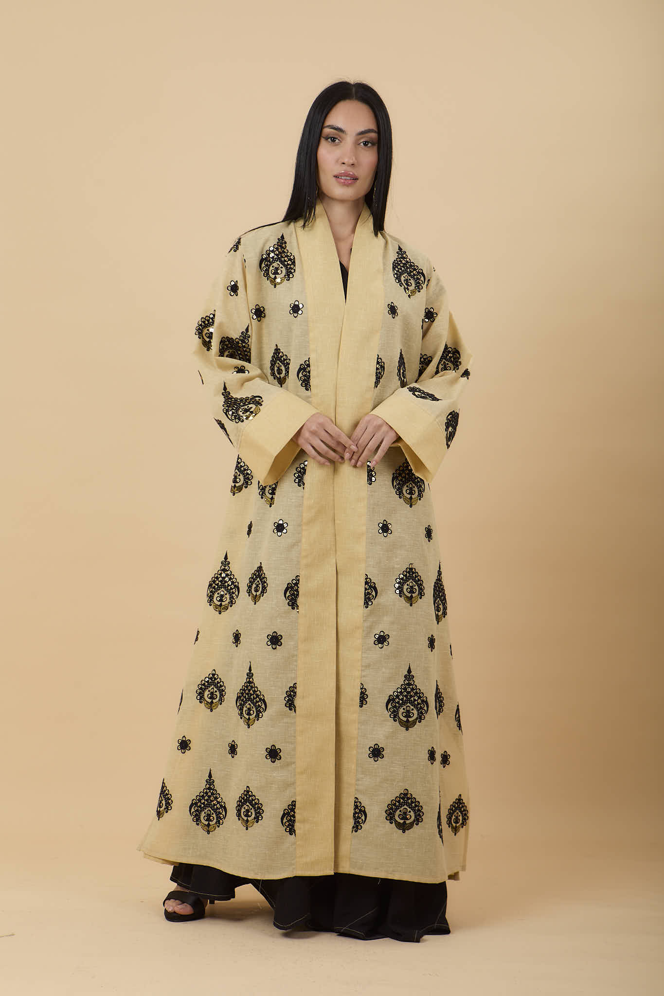 Beige Embro applique kaftan - nahlaelalfydesigns