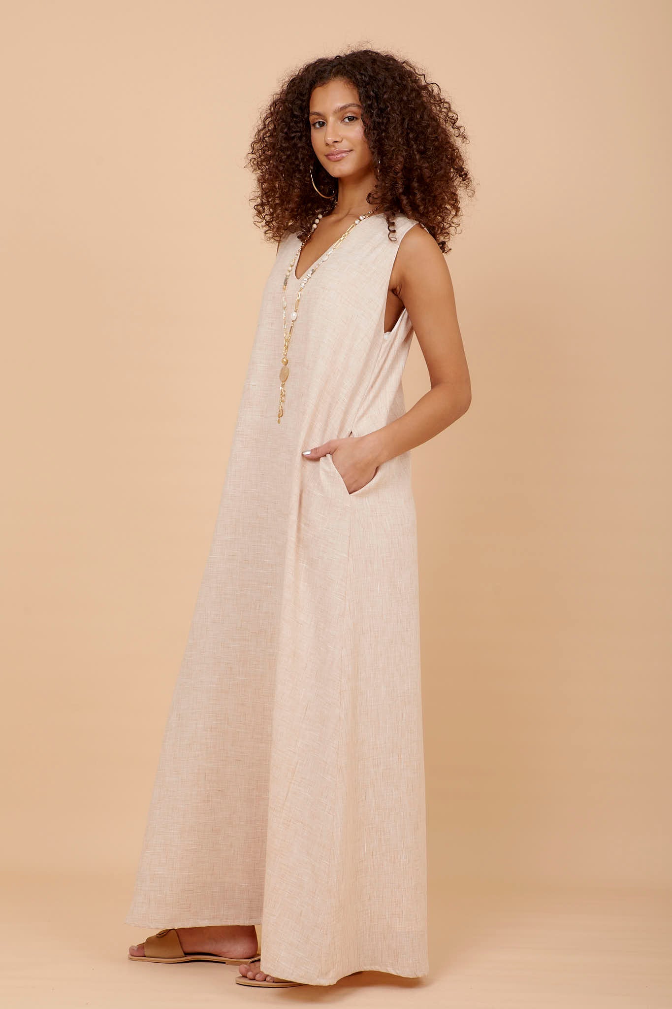 Lighter Beige sleeveless Dress - nahlaelalfydesigns