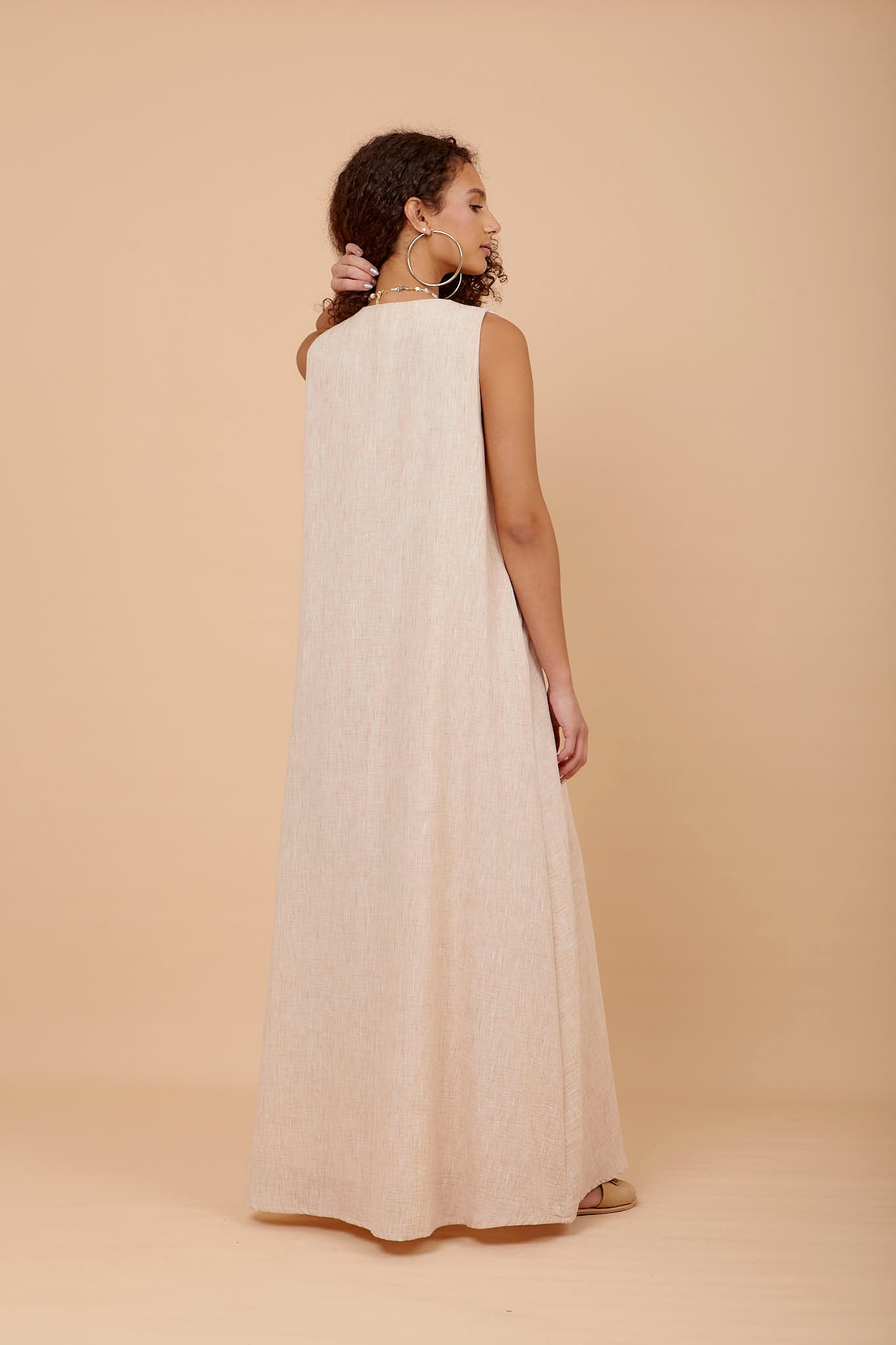 Lighter Beige sleeveless Dress - nahlaelalfydesigns